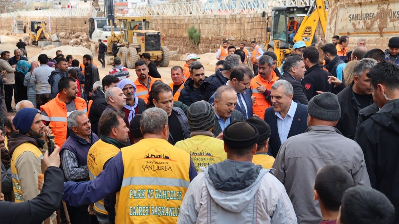 Dışişleri Bakanı Çavuşoğlu Urfa'da sel bölgesini inceledi
