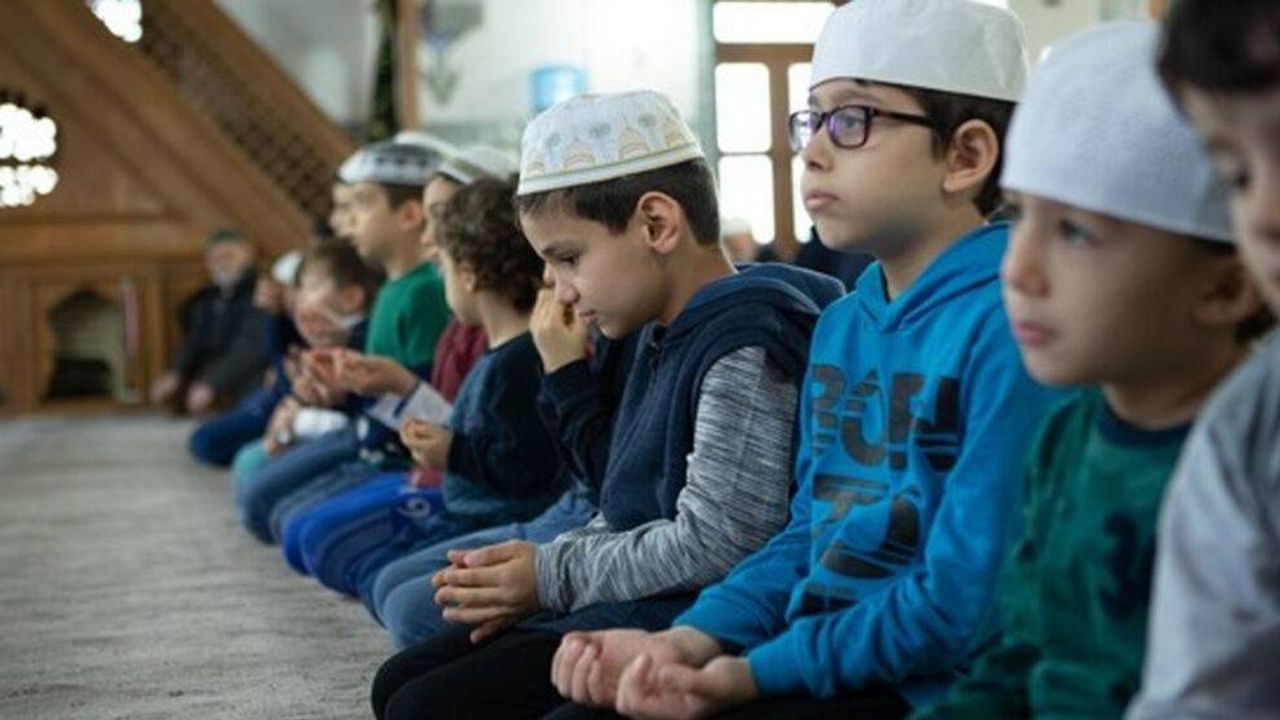 21 Nisan 2023 Bayram Hutbesi:  "Ramazan Bayramı: Neşe, Huzur Ve Kardeşlik Günleri"
