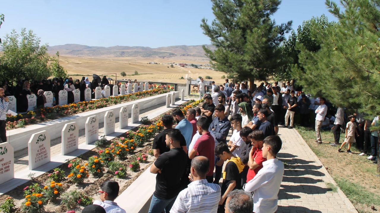 PKK’nın katlettiği 2’si çocuk 10 kişi unutulmadı