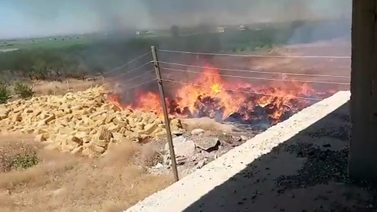 100 ton saman yangında kül oldu