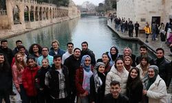 Afyonkarahisarlı genç turistler Urfa'nın tarihi mekanlarını gezdi