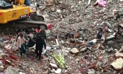 Deprem'in 42. günü enkazdan bir ceset çıkarıldı