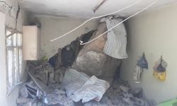 Adana'da Depremde dağdan kopan kapa parçası köy evini yıktı