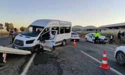 Öğretmen servisi minibüsü kaza yaptı: 15 yaralı