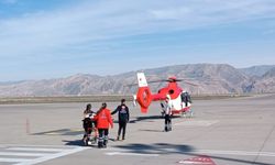 Küçük Çocuk için Ambulans Helikopter Havalandı