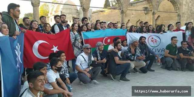 Azerbaycan'dan gelen gençler Urfa'yı gezdi