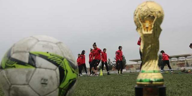 'Kızlar futbol oynayabilir mi?' önyargısını Türkiye 2. olarak kırdılar