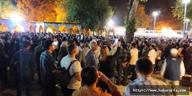 Urfalılar Kadir gecesinin coşkusunu birlikte yaşadı