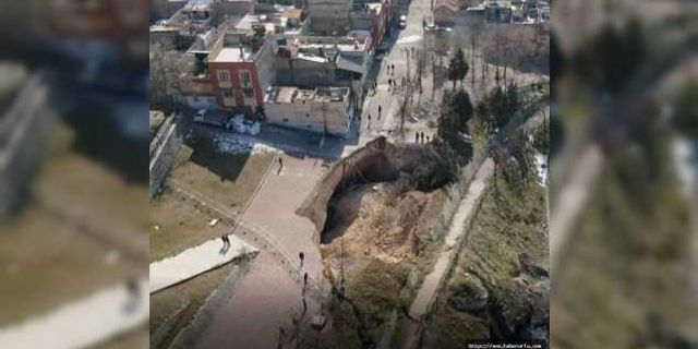 Gaziantep'te deprem sonrası dev obruk korkutuyor