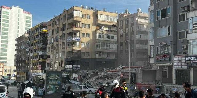 Şanlıurfa'da ağır hasarlı bina çöktü: Arama kurtarma sürüyor