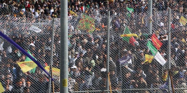 Diyarbakır'da Nevruz kutlamasında terör paçavrası açıldı