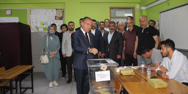 Bakan Bozdağ Şanlıurfa'da oyunu kullandı