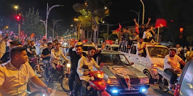 Şanlıurfalılar Erdoğan'ın kazanmasını coşkuyla kutladı