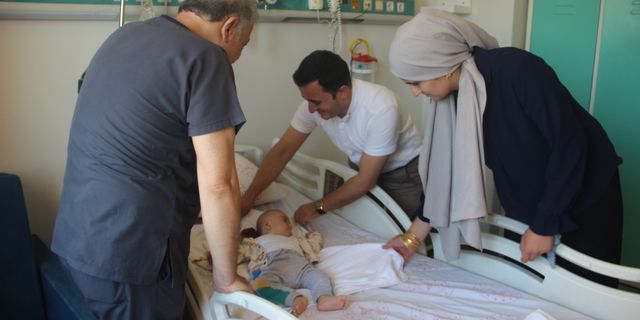 Şırnak'ta boğazına igne kaçan  Bebek Urfa'da sağlığına kavuştu