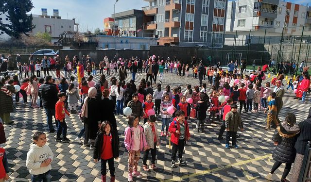 Depremin vurduğu Adıyaman'ın ilçelerinde ders başı yapıldı