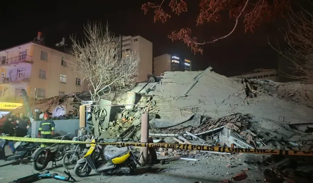 Konya'da 4 katlı Bina çöktü!