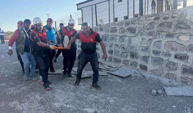 Bozova'da istinat duvarı çöktü 4 işçi yaralandı