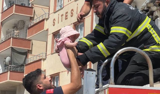 Ceylanpınar’da korkutan yangın: İtfaiye Eri bir Bebeği Kucağında İndirdi