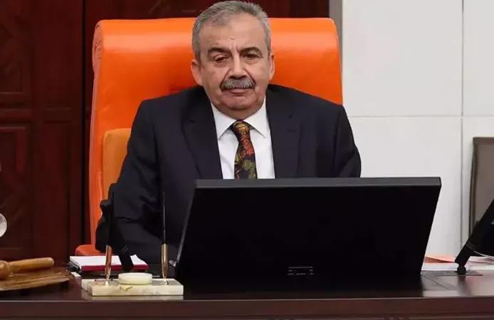 Doktorlarından yeni açıklama: Sırrı Süreyya Önder'in hayati tehlikesi arttı!