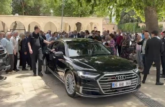 Müsavat Dervişoğlu Makam aracıyla Balıklıgöl'ü gezdi
