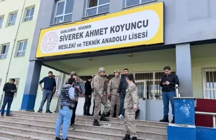 Şanlıurfa'da Lisede Av Tüfekli Baskın: Öğrenciler Camdan Atladı!