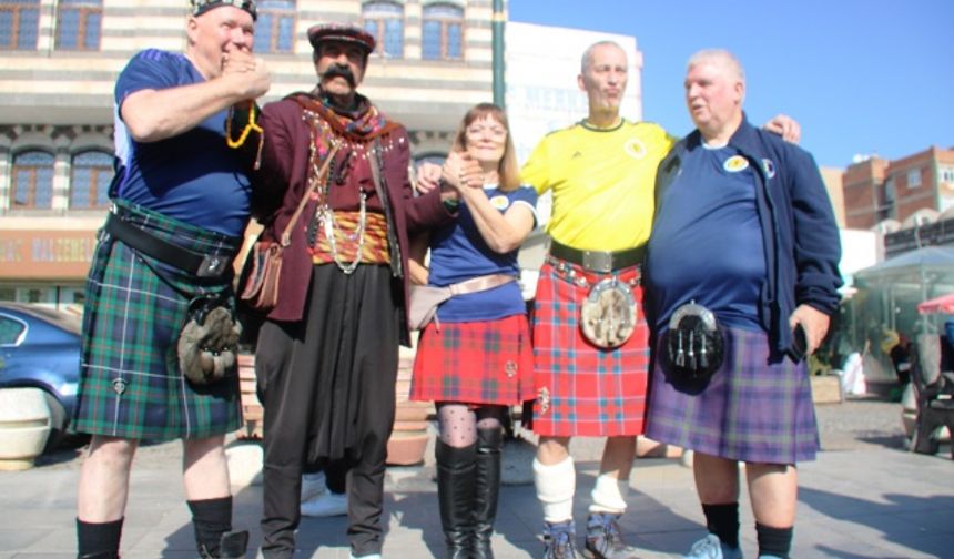 Diyarbakır’da İskoçlar kilt, yerli halk giydiği şalvarla bir araya geldi