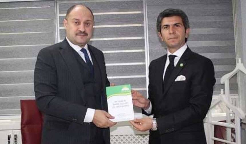 Hüdapar Urfa il Başkanı Özaslan Tarım işçileri raporunu Gülpınar'a takdim etti