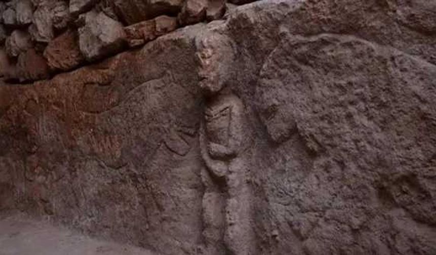 Göbeklitepe'de tüm zamanların en eski insan kabarması bulundu