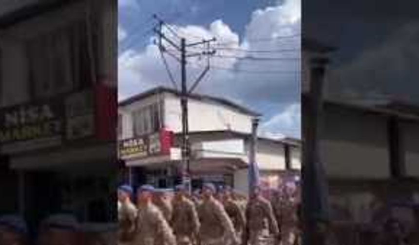 Hatay'da askerimiz komando marşıyla kentten ayrıldı