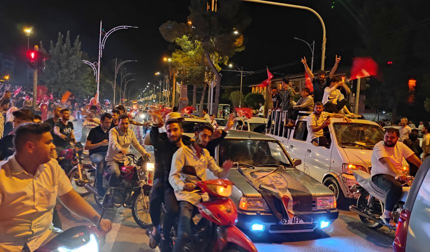 Şanlıurfalılar Erdoğan'ın kazanmasını coşkuyla kutladı