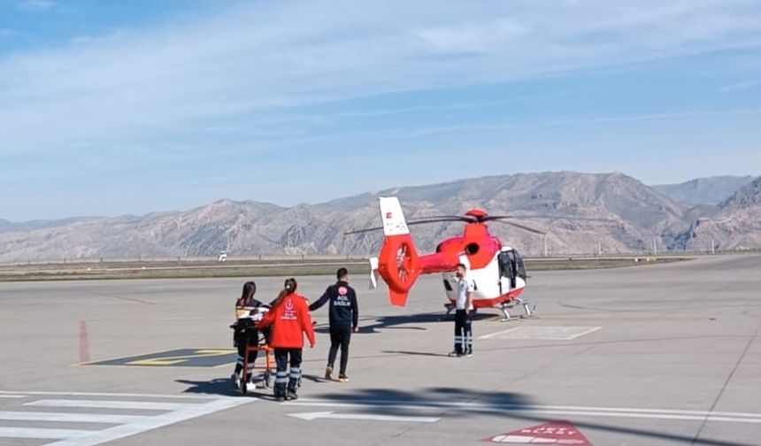 Küçük Çocuk için Ambulans Helikopter Havalandı