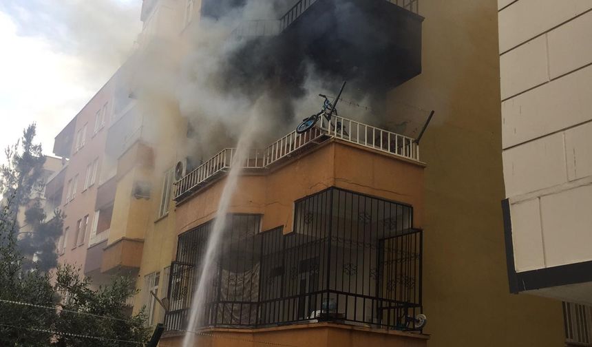 Şanlıurfa'da bir apartmanda yangın korkuttu
