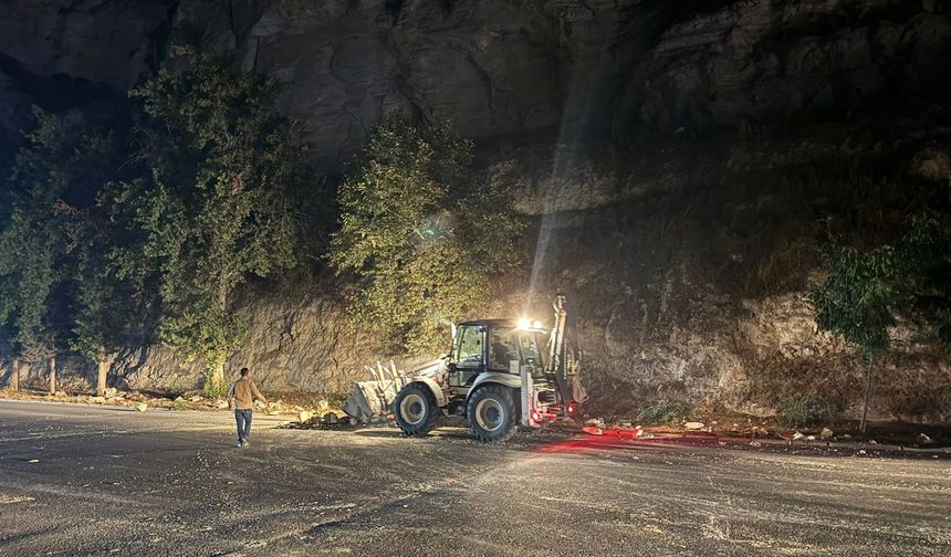 Birecik'te yine korkutan heyelan