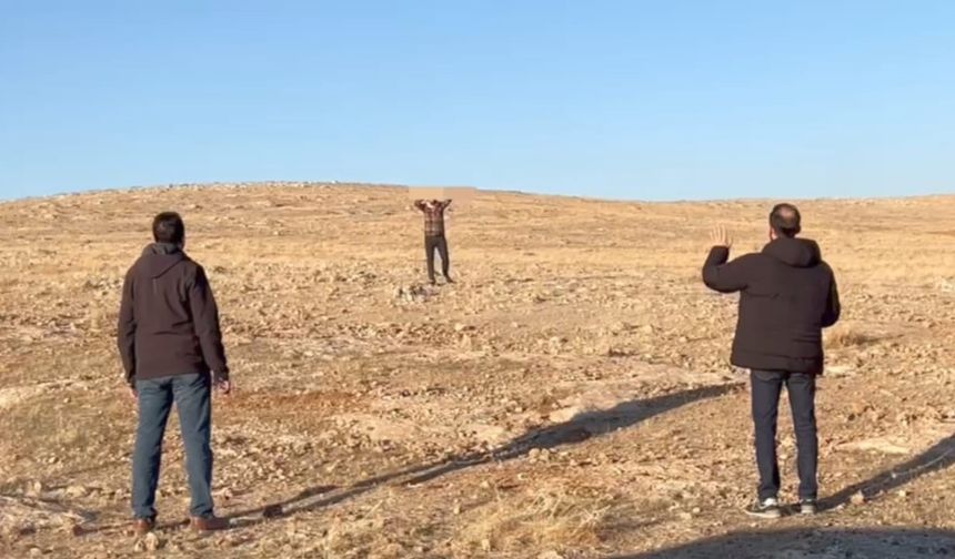 Bir PKK'lı Suriye Tarafından Şanlıurfa Hudut Karaloluna  teslim oldu