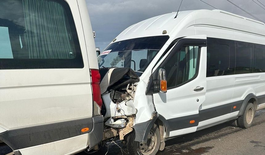 Siverek'te öğretmen servisleri kaza yaptı: 28 yaralı