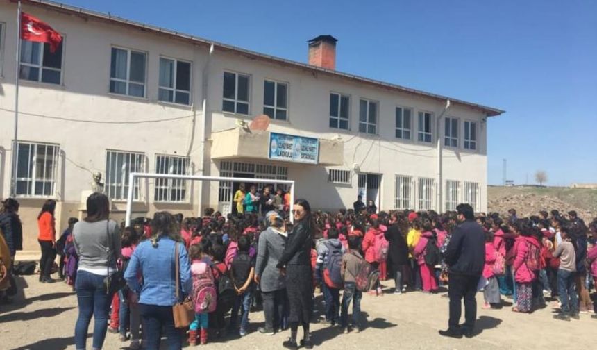 Siverek'in Kırsal Mahalle Okulunda yorgun mermi can alıyordu