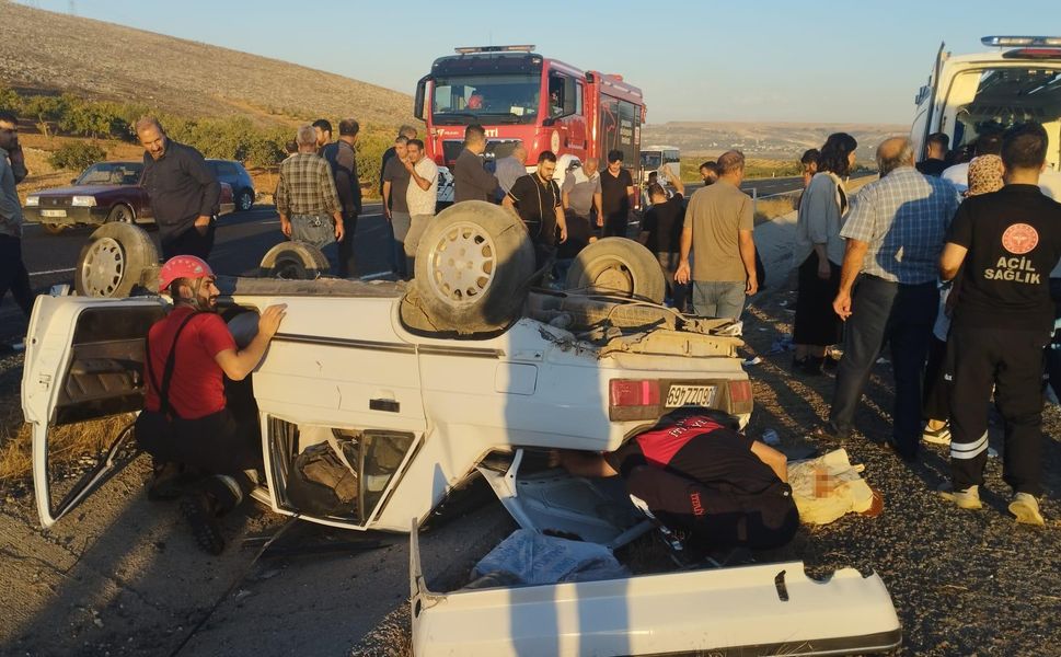 Şanlıurfa’da devrilen otomobilde 2'si çocuk 5 kişi yaralandı