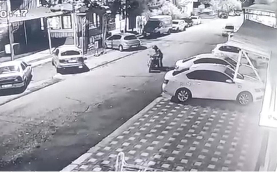 Siverek'te Kaza yapan Motorsikletliyi Kaskı kurtardı