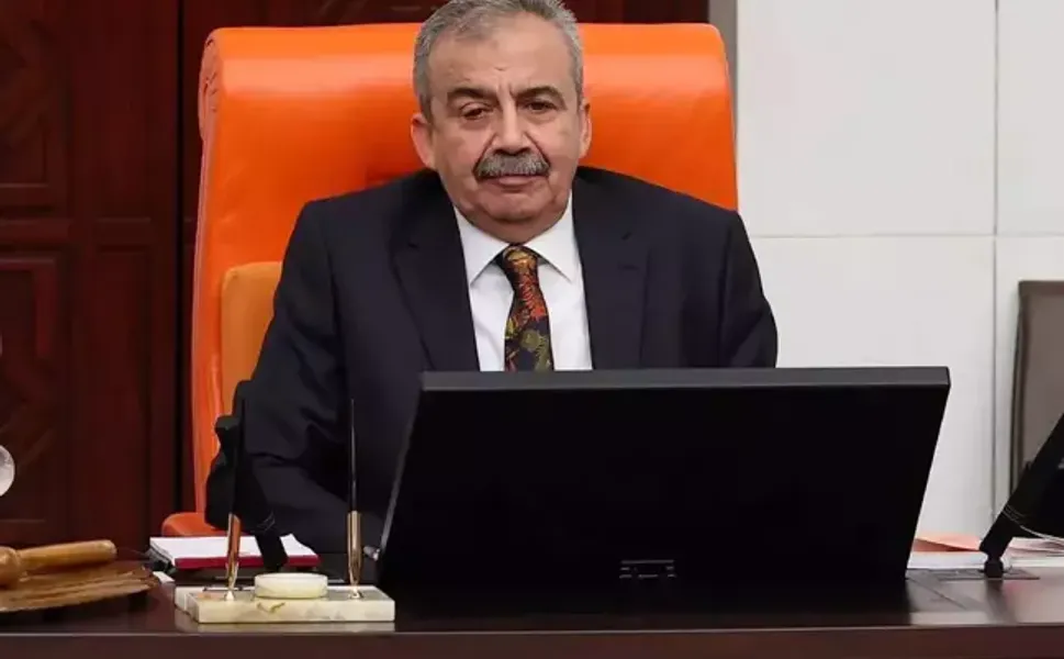 Doktorlarından yeni açıklama: Sırrı Süreyya Önder'in hayati tehlikesi arttı!
