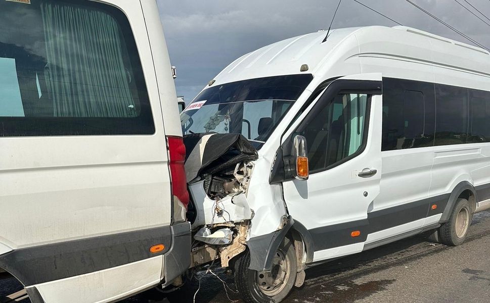 Siverek'te öğretmen servisleri kaza yaptı: 28 yaralı