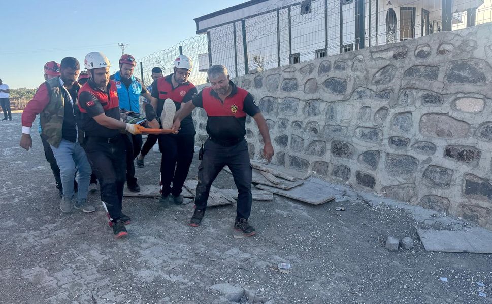 Bozova'da istinat duvarı çöktü 4 işçi yaralandı