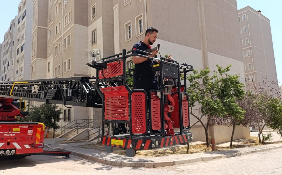 Hayatın Kanatları: Şanlıurfa'da İtfaiyeden Hayvansever Müdahale
