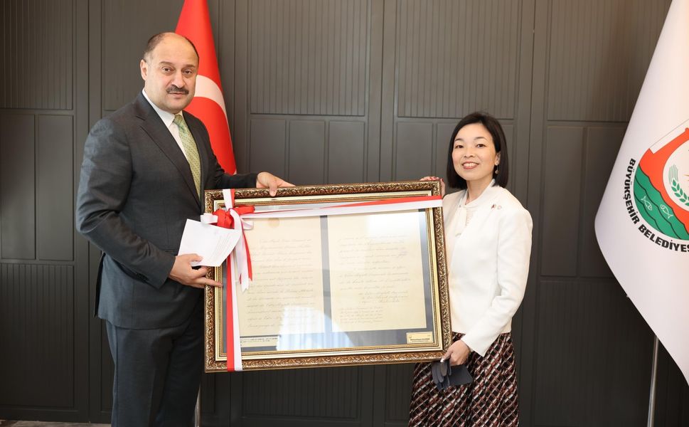 Başkan Gülpınar'dan Prenses Mikasa’ya Tarihi Mektup Hediyesi: Şanlıurfa’da Diplomatik Anı