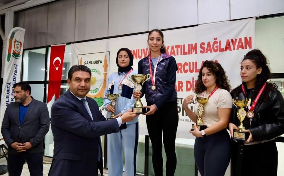 Cumhuriyet Bayramı’nda kortlarda kıyasıya mücadele