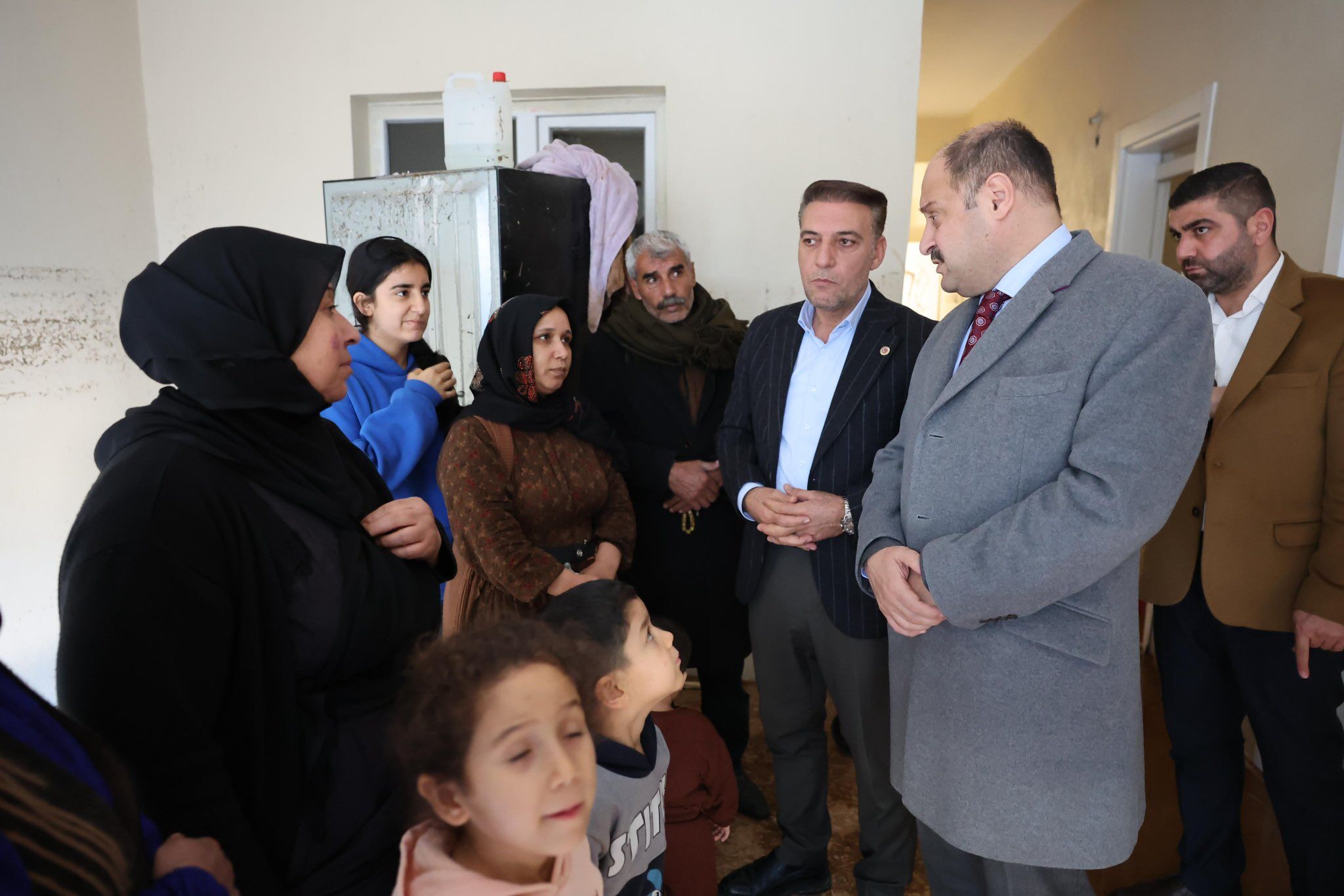 H E L5 Pj B W A A Ae0Sx